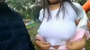 Enseñando tetas