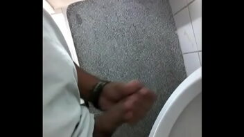 En el baño publico