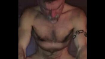 Videos porno hombres gays maduros masturbándose
