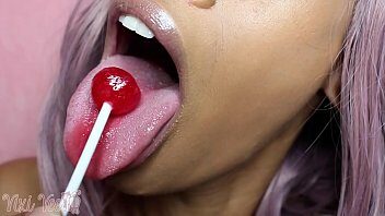 Negras mamando lengua
