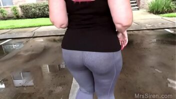 Curvy horny mom