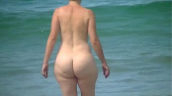 Ricas nalgas en la playa