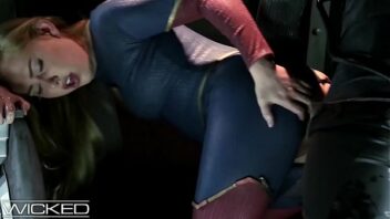 Supergirl lesbian porn