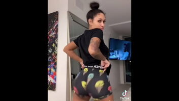 Victoria twerk