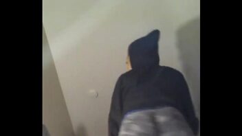 Dos jovencitas haciendo twerk