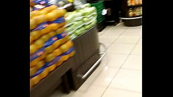 Negra en el supermercado